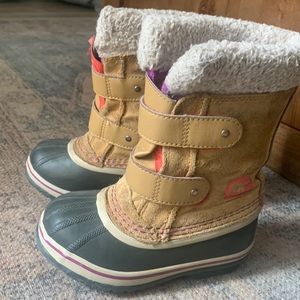 Girl sorel boots